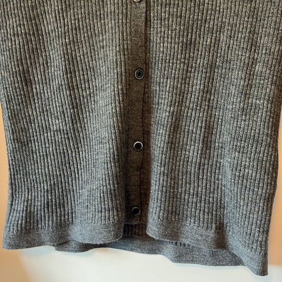 Uniqlo long sleeve sweater - Picture 4 of 11